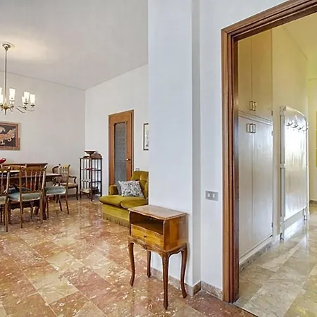 Frati Bigi With Parking Φλωρεντία